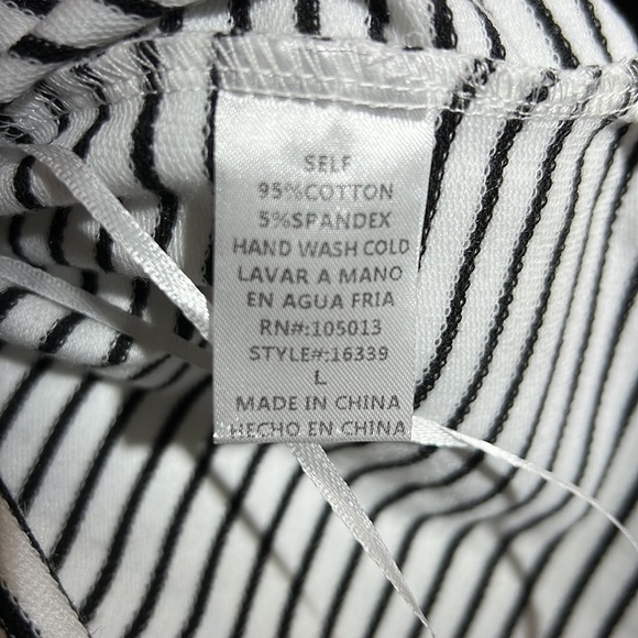 Andrew by unit large women’s black&white striped sweater,design in front&back . - Picture 4 of 6